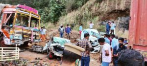 keralanews lorry crashes in kuthiran six vehicles collide three killed