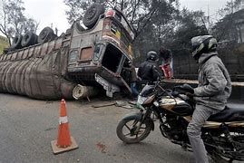 keralanews 15 migrant workers killed after truck runs over them in gujrath