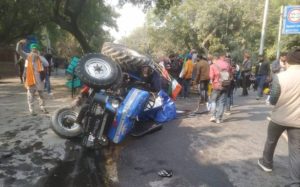 keralanews farmer killed during protest in delhi when tractor overturned said police visuals released