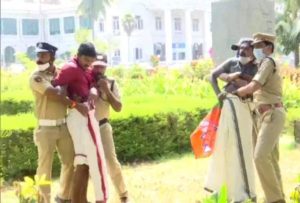 keralanews back door appointment clash in yuvamorcha secretariat march (2)