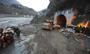 keralanews water level in dhauli ganga rises rescue operation in tapovan tunnel halted in uttarakhand