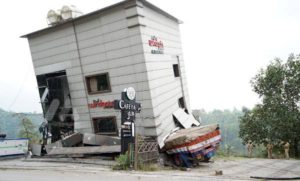 keralanews building collapses after lorry rams into it in vellaramkunnu near kalpeta