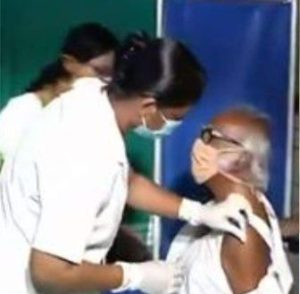 keralanews minister kadannappali ramachandran received covid vaccine (2)