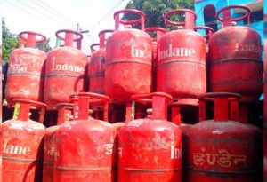 keralanews 10 rupees reduced for coking gas cylinder