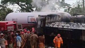 keralanews driver died when gas tanker lorry collides with cargo lorry and catches fire