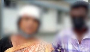 keralanews attempt to abduct housewife who asked for lift woman injured after falling off bike to escape