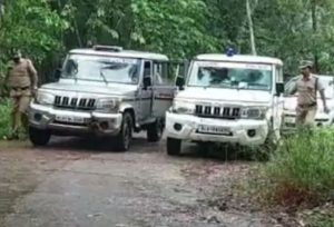 keralanews cannabis mafia attacks police in thiruvananthapuram bomb thrown at jeep policeman injured