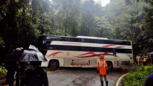 keralanews many injured bus hits tree in kannur makkoottam