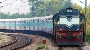 keralanews five children arrested for stop train by showing red cloth in thirur