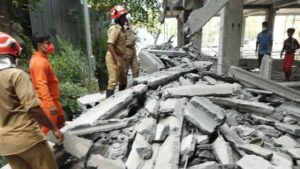 keralanews one died and four injured when slab of building under construction collapsed in kozhikkode