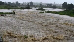 keralanews heavy rain continues in the state 3 deaths rivers overflowed