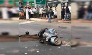 keralanews scooter passenger died trapped between lorries parked in signal at kannur caltex junction