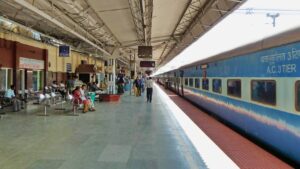 keralanews railway platform ticket rate reduced from 50 rupees to 10 rupees