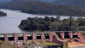 keralanews water level decreases spillway shutters at mullaperiyar dam may close today