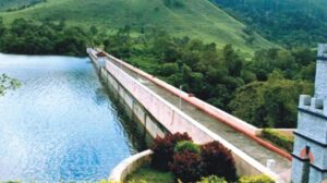 keralanews water level in mullaperiyar rises to 140 feet tamilnadu unwilling to carry excess water