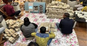 keralanews 36 hours inspection 177 crore seized from the house of a perfume dealer in kanpur