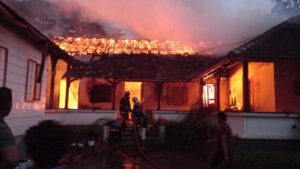 keralanews huge fire broke out in vadakara taluk office files burned