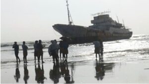 keralanews demolishing ship in sea near dharmadam complaint that tons of chemical waste is being dumped into the sea