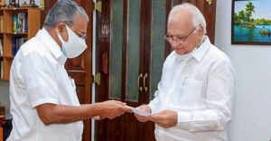 **EDS: TWITTER IMAGE POSTED BY @vijayanpinarayi ON TUESDAY, MAY 18, 2021** Kerala: Kerala CM Pinarayi Vijayan with Governor Arif Mohammed Khan. (PTI Photo)(PTI05_18_2021_000268B)