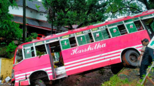 keralanews bus lost control and overturned seven injured in kannur