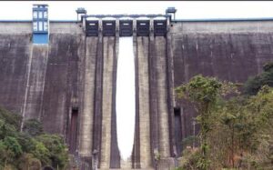 keralanews all five shutters of the idukki churuthoni dam were raised warning for those on the banks of periyar