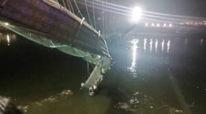 keralanews morbi suspension bridge accident 141 dead prime minister visited the place